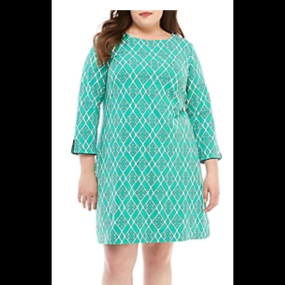 Plus size 3x CROWN & IVY dress.  Knee length. Just beautiful!